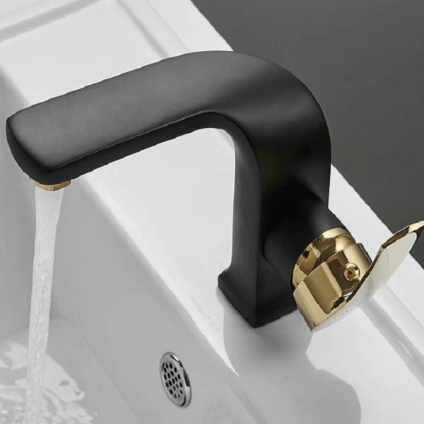 Specter - Curved Lux Bathroom Faucet | Bright & Plus.